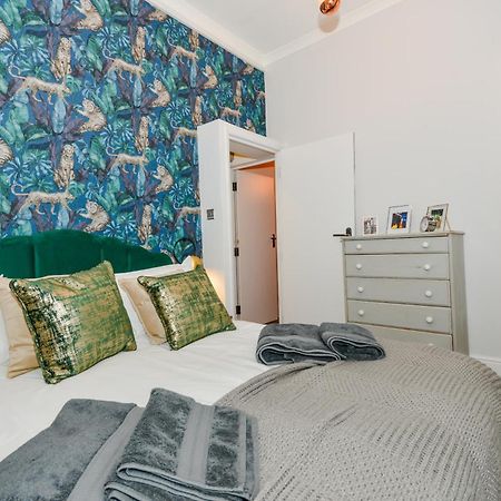 Cosy 1 Bedroom Home For Small Families London Exteriör bild