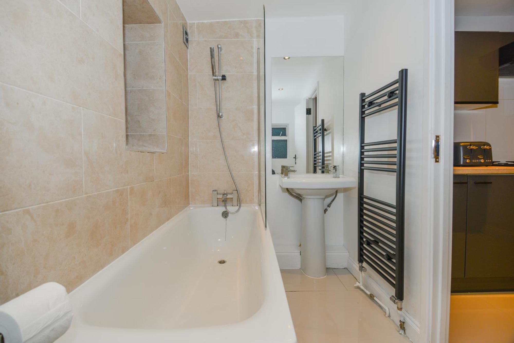 Cosy 1 Bedroom Home For Small Families London Exteriör bild