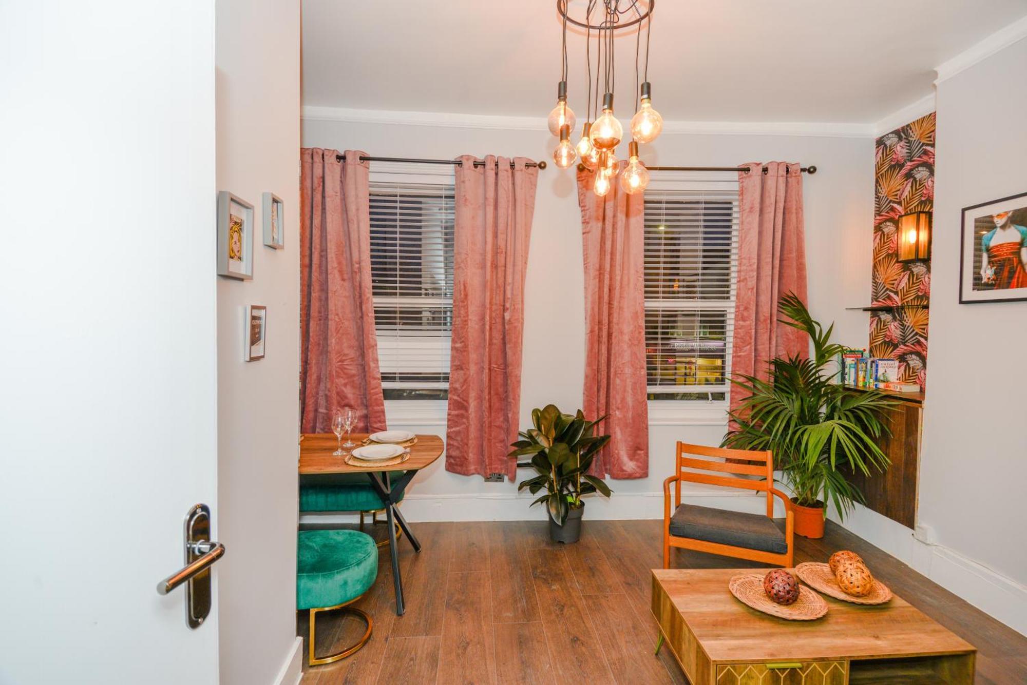 Cosy 1 Bedroom Home For Small Families London Exteriör bild