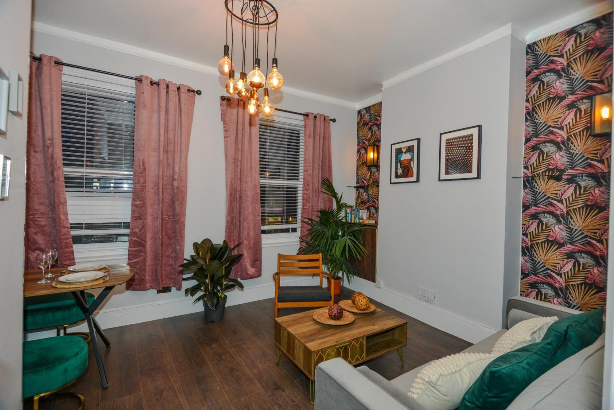 Cosy 1 Bedroom Home For Small Families London Exteriör bild